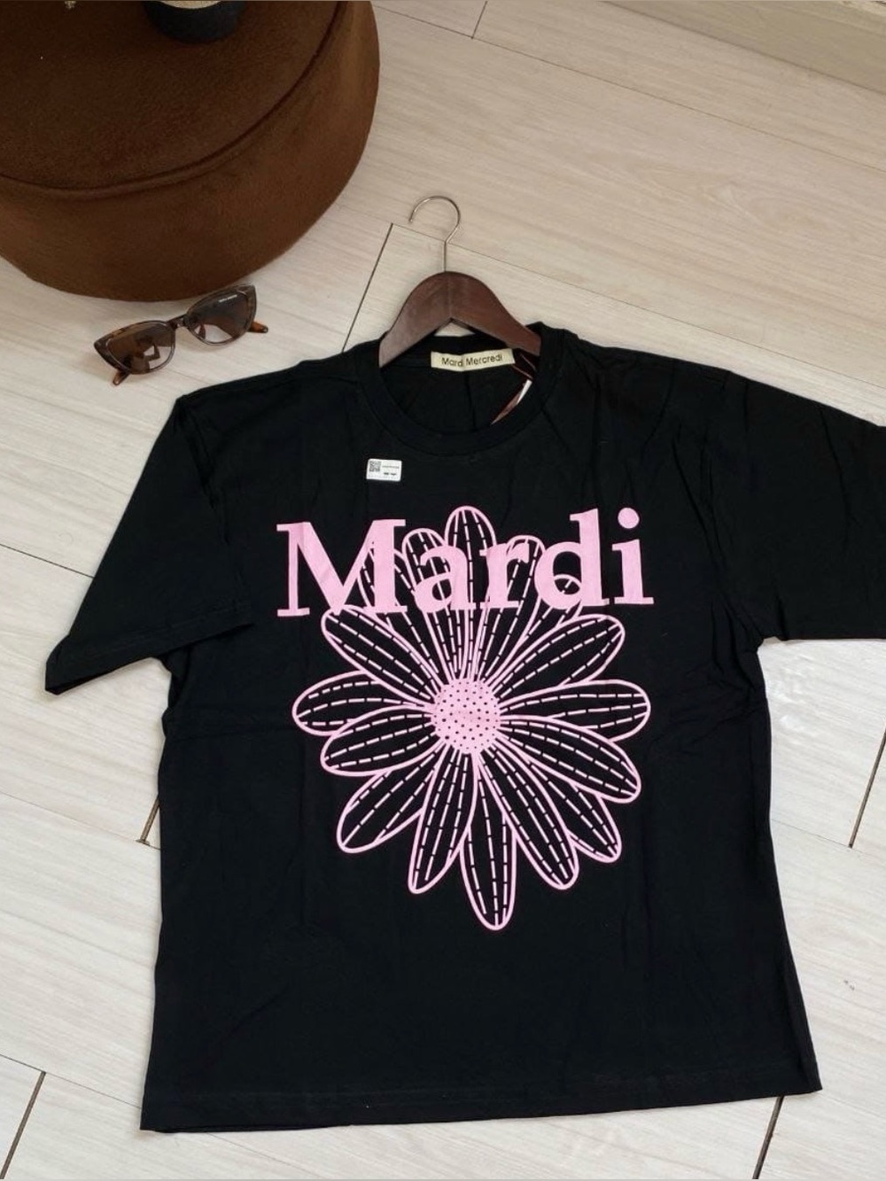 Mardi Black Tee with Pink Daisy Graphic